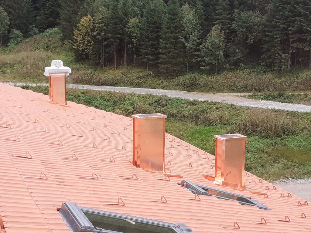 Dachdecker Arbeiten aus Kupfer