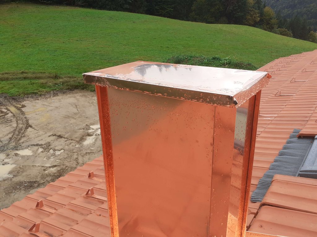 Kaminverkleidung aus Kupfer